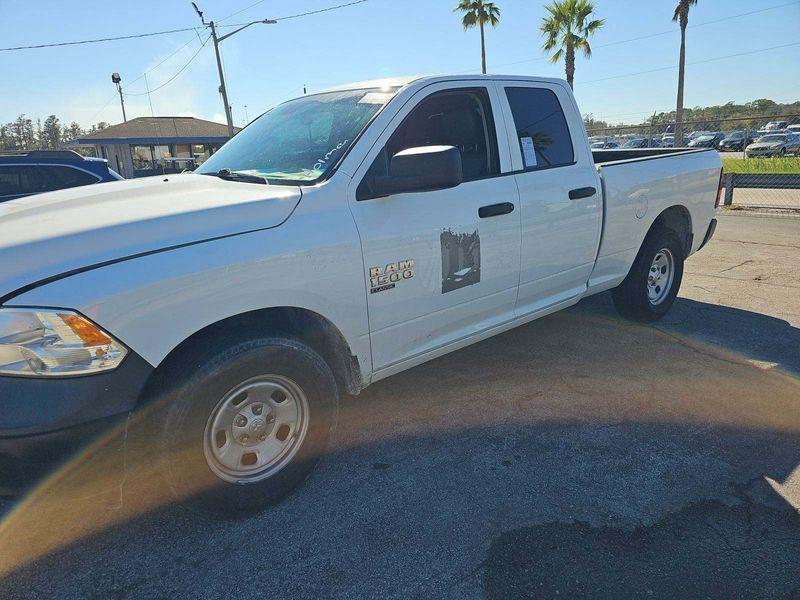 RAM 1500 CLASSIC TRADESMAN  4X2 6'4 BOX 2020