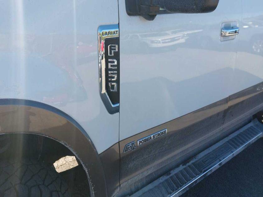 FORD F-250 LARIAT 2021