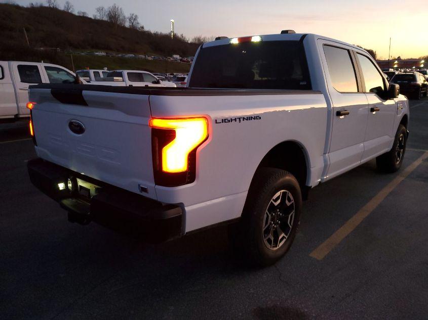 FORD F-150 LIGHTNING PRO 2022