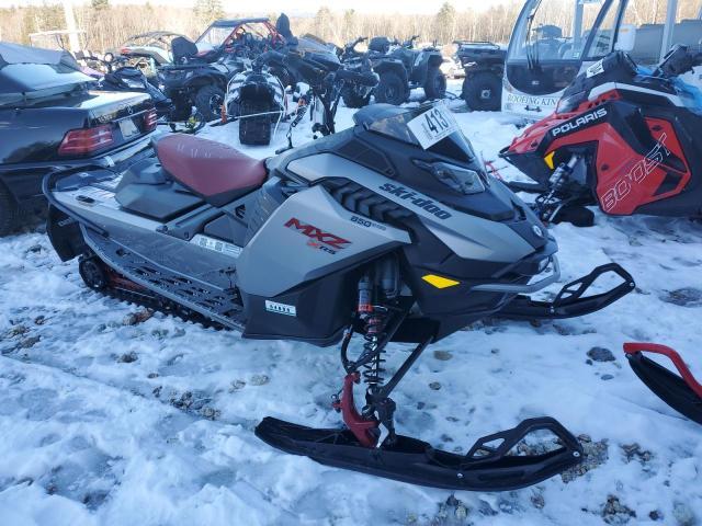 SKI DOO SNOWMOBILE MXZ 2023