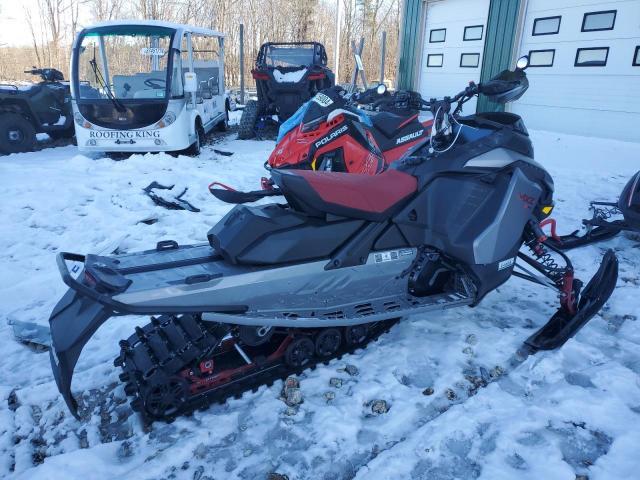 SKI DOO SNOWMOBILE MXZ 2023