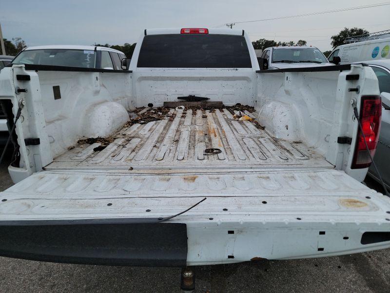 RAM 1500 CLASSIC TRADESMAN  4X2 8' BOX 2022