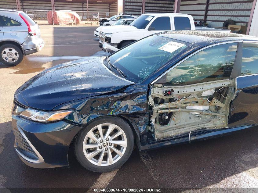 TOYOTA CAMRY LE 2021