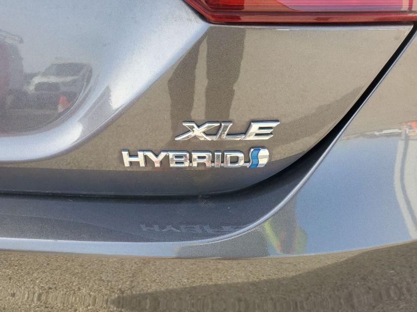 TOYOTA CAMRY XLE HYBRID 2020