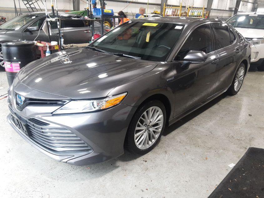 TOYOTA CAMRY XLE HYBRID 2020