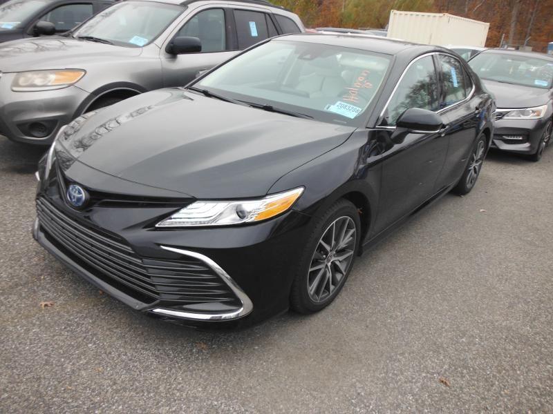 TOYOTA CAMRY XLE HYBRID 2021