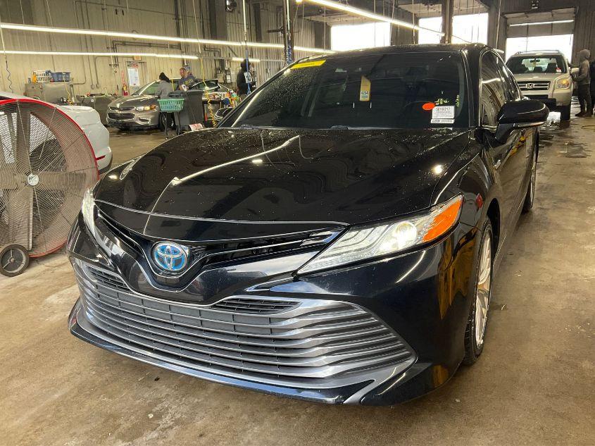 TOYOTA CAMRY XLE HYBRID 2020