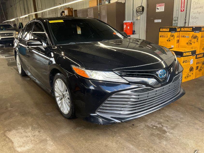 TOYOTA CAMRY XLE HYBRID 2020