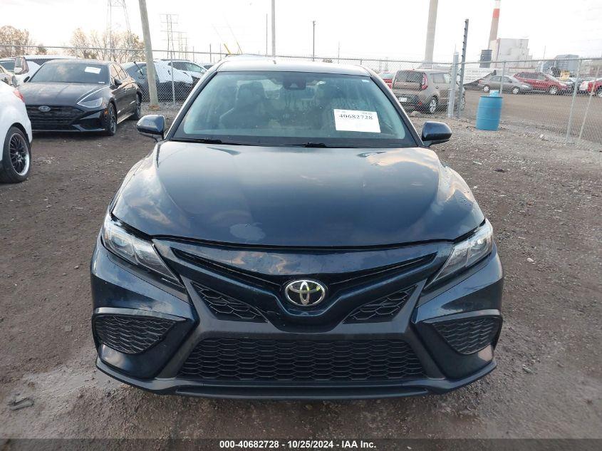 TOYOTA CAMRY SE 2021