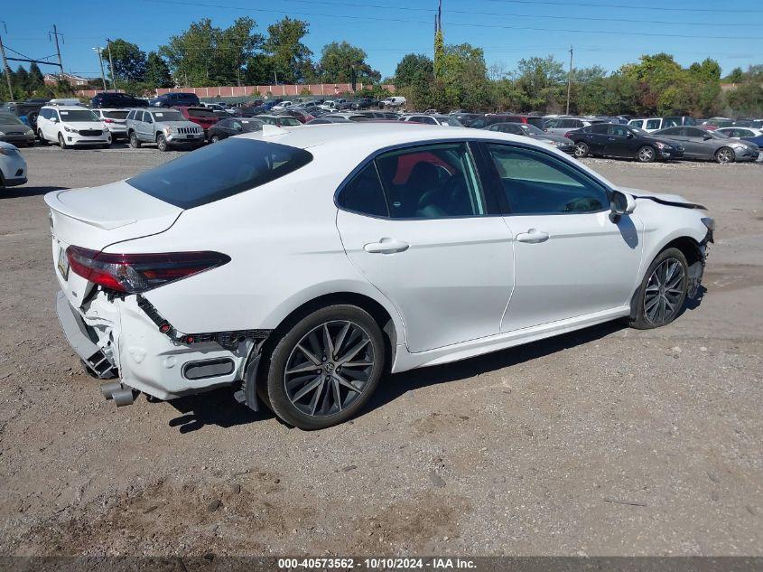 TOYOTA CAMRY SE 2024