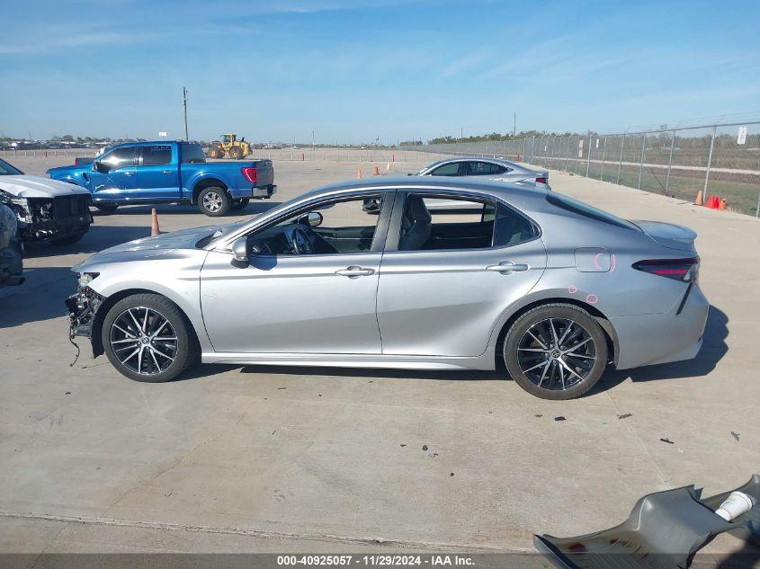 TOYOTA CAMRY SE HYBRID 2022