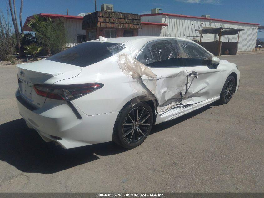 TOYOTA CAMRY SE 2022