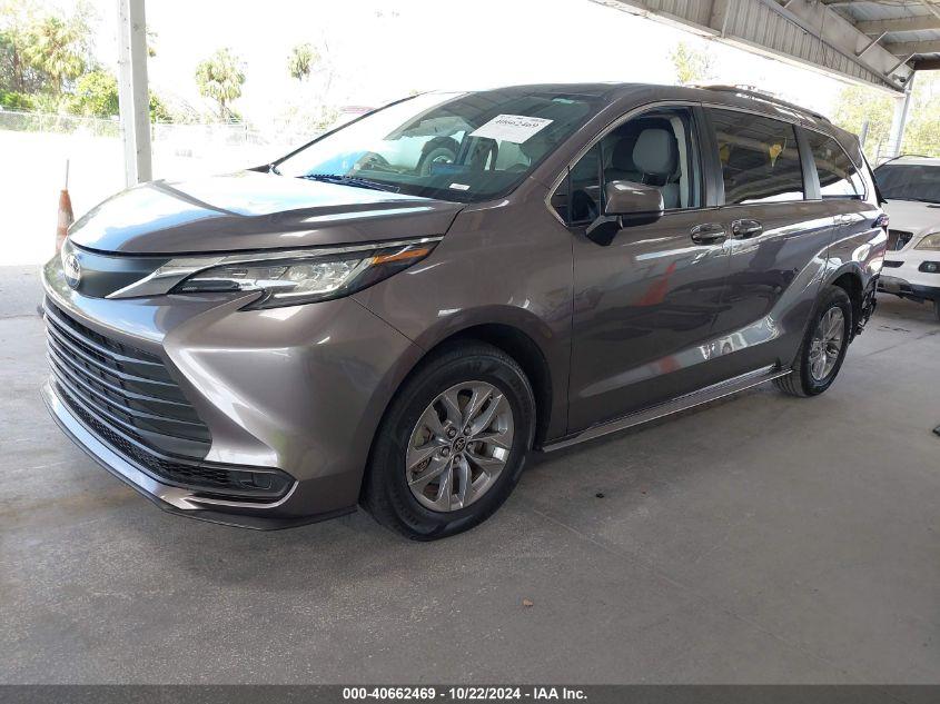 TOYOTA SIENNA LE 2022