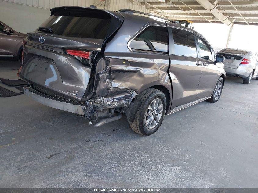 TOYOTA SIENNA LE 2022