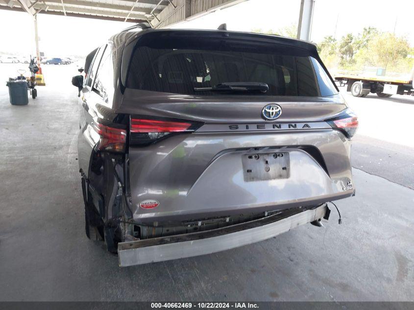 TOYOTA SIENNA LE 2022