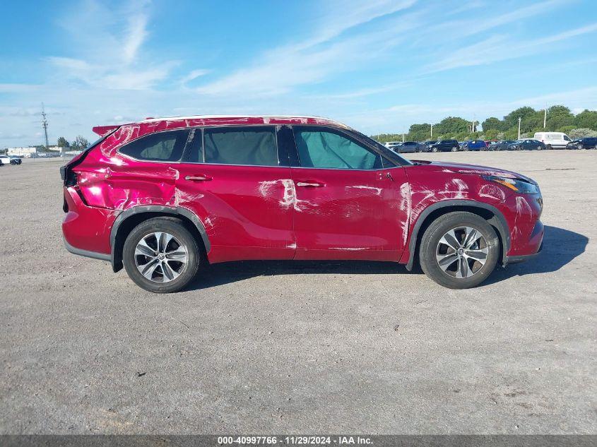 TOYOTA HIGHLANDER XLE 2022