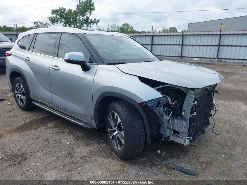 TOYOTA HIGHLANDER XLE 2021