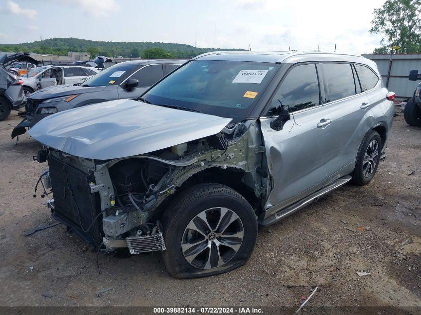 TOYOTA HIGHLANDER XLE 2021