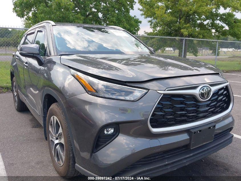 TOYOTA HIGHLANDER XLE 2022