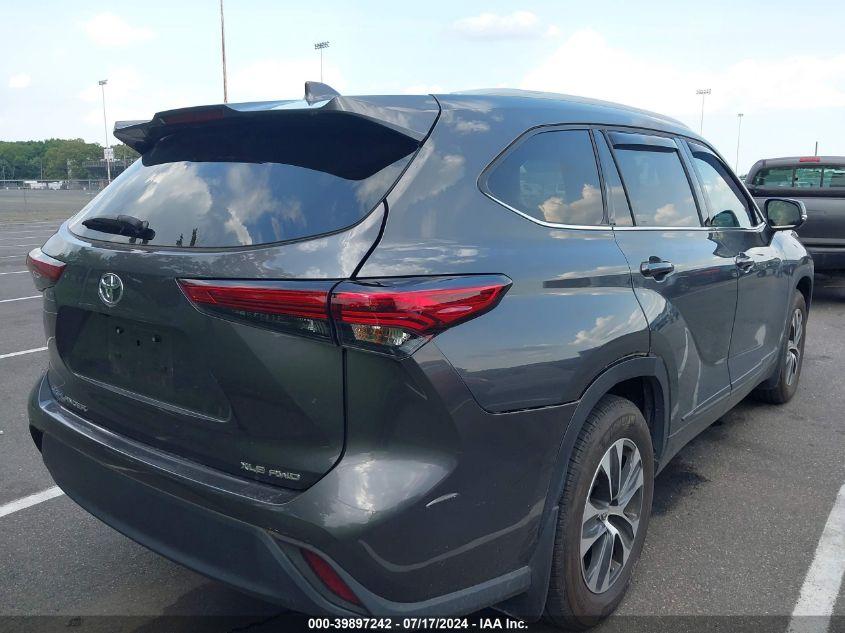 TOYOTA HIGHLANDER XLE 2022