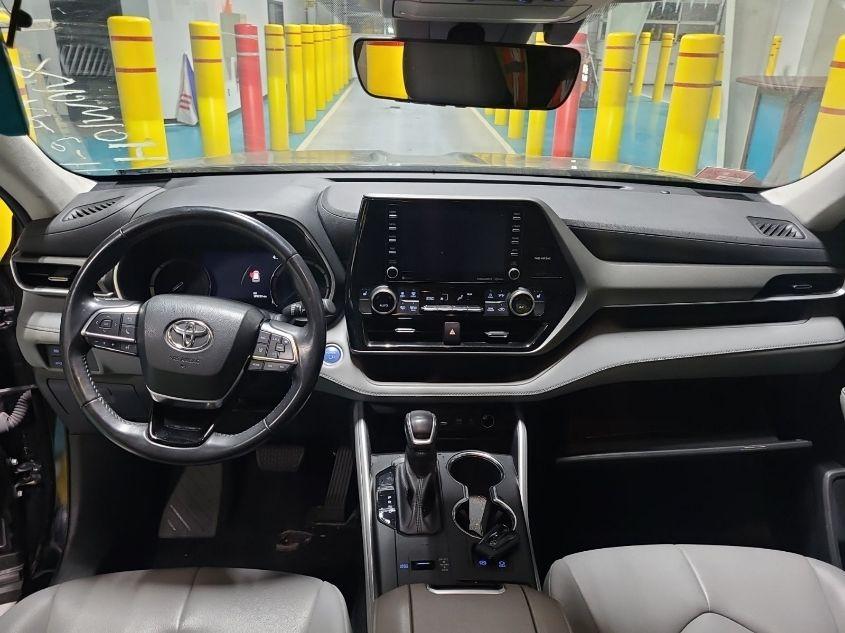 TOYOTA HIGHLANDER HYBRID XLE 2021