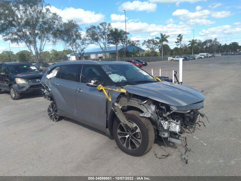 TOYOTA HIGHLANDER XLE 2022