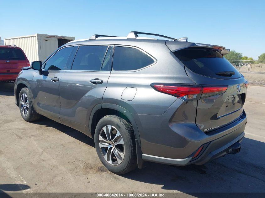 TOYOTA HIGHLANDER XLE 2022