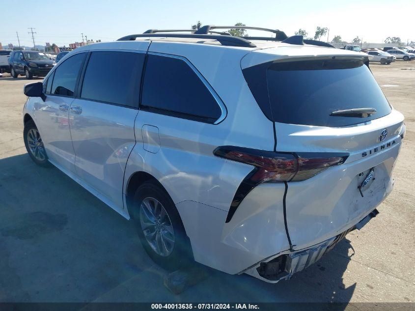 TOYOTA SIENNA XLE 2024