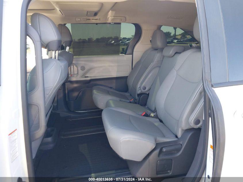 TOYOTA SIENNA XLE 2024