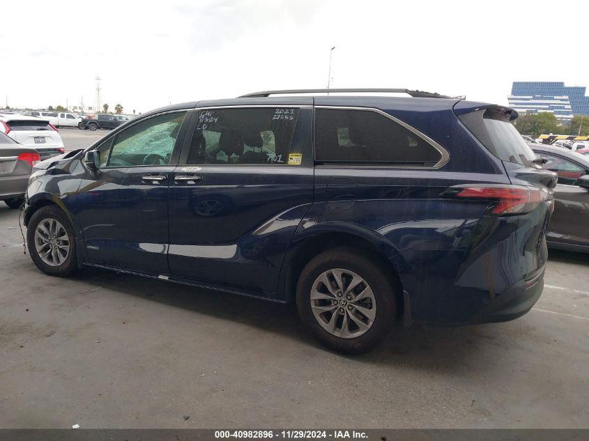 TOYOTA SIENNA XLE 2021