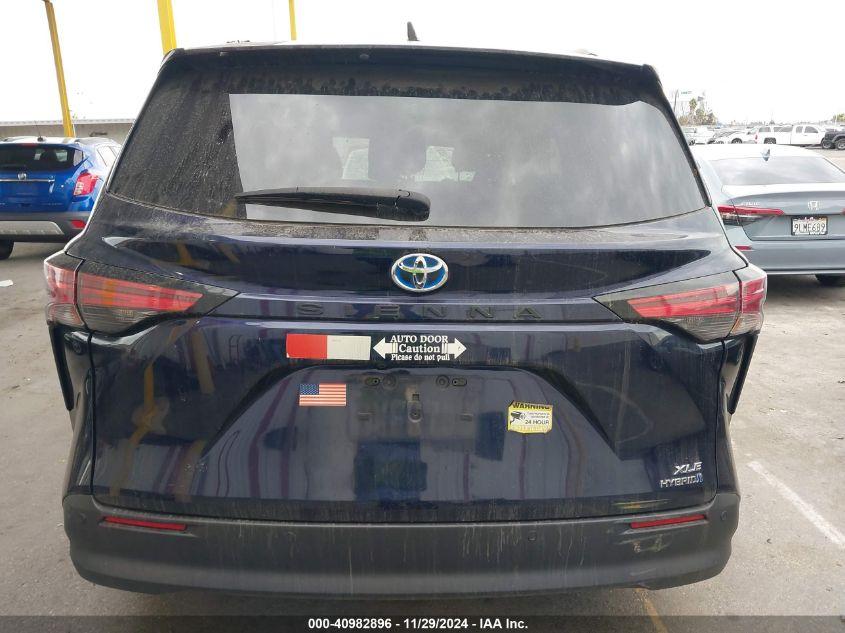 TOYOTA SIENNA XLE 2021