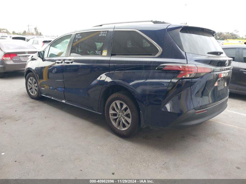 TOYOTA SIENNA XLE 2021