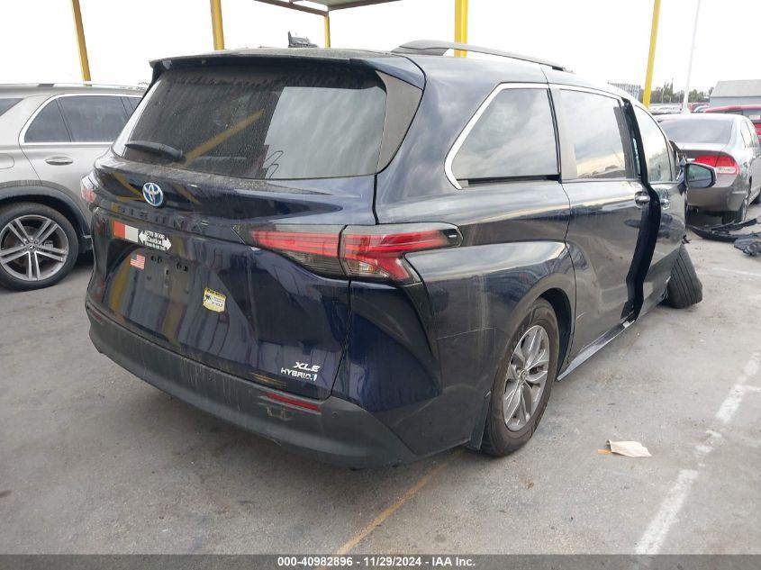 TOYOTA SIENNA XLE 2021