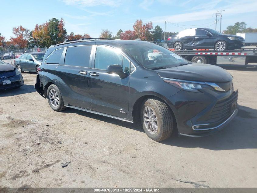 TOYOTA SIENNA XLE 2021