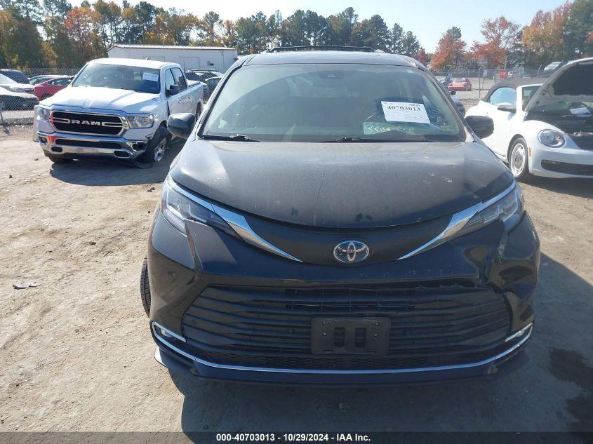 TOYOTA SIENNA XLE 2021