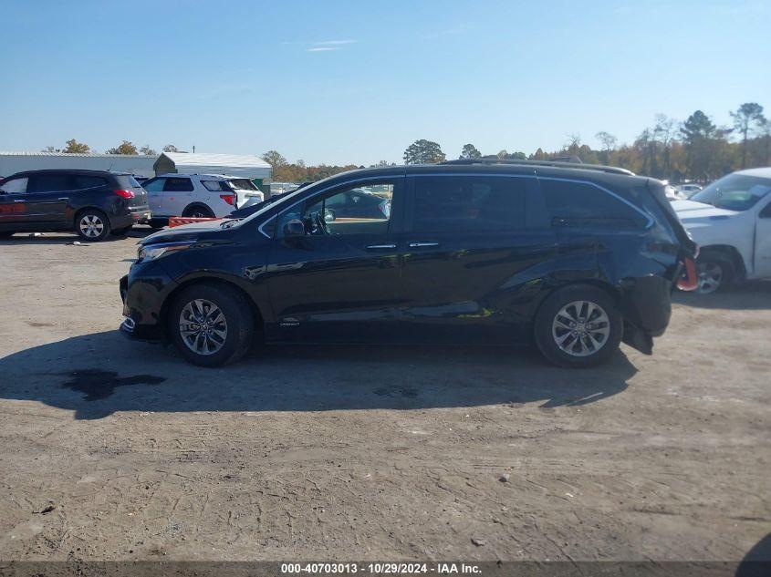 TOYOTA SIENNA XLE 2021