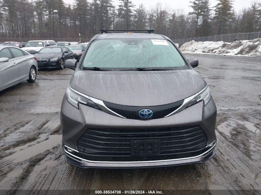 TOYOTA SIENNA XLE 2021