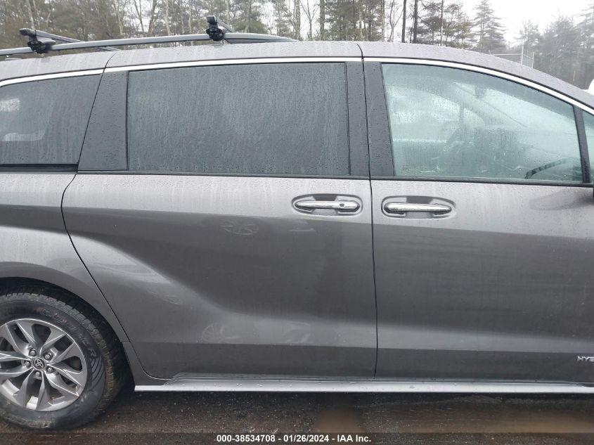 TOYOTA SIENNA XLE 2021