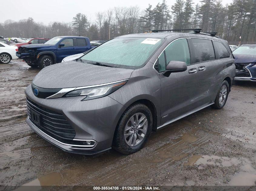 TOYOTA SIENNA XLE 2021