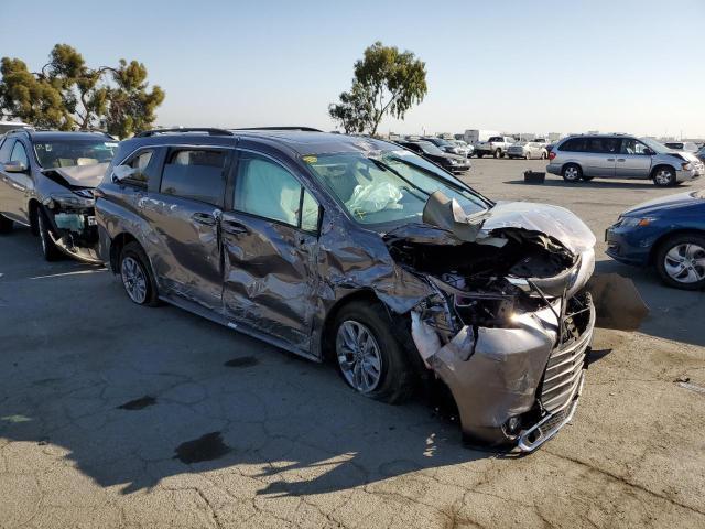 TOYOTA SIENNA XLE 2021