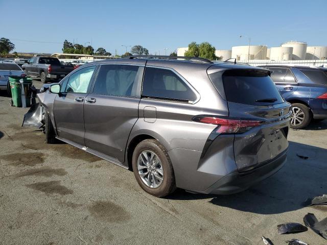 TOYOTA SIENNA XLE 2021