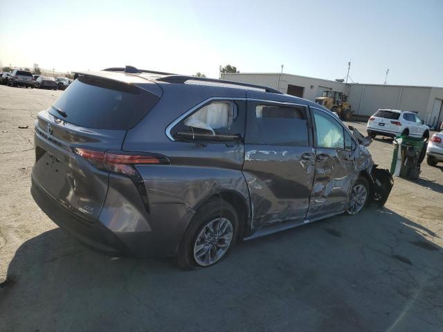 TOYOTA SIENNA XLE 2021