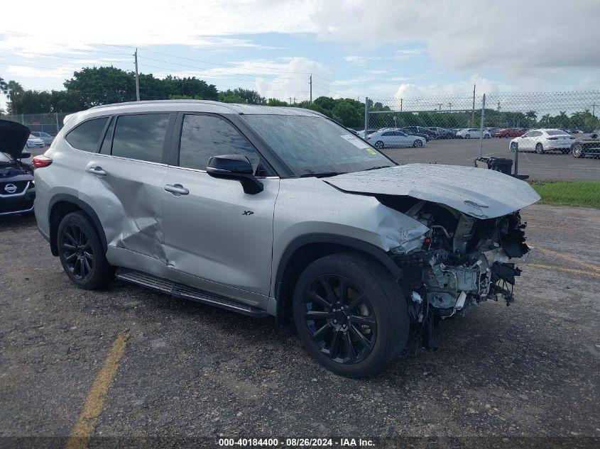 TOYOTA HIGHLANDER XLE 2023