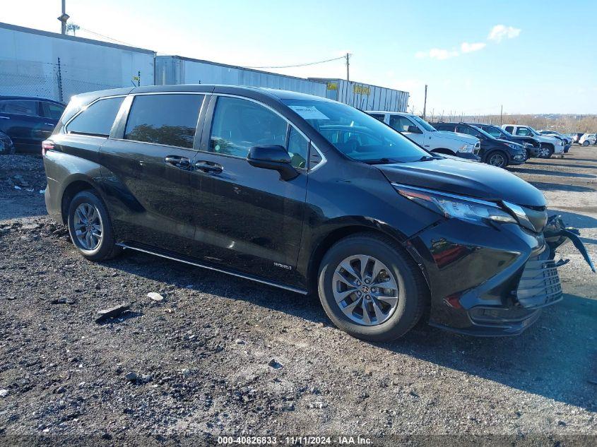 TOYOTA SIENNA LE 2021