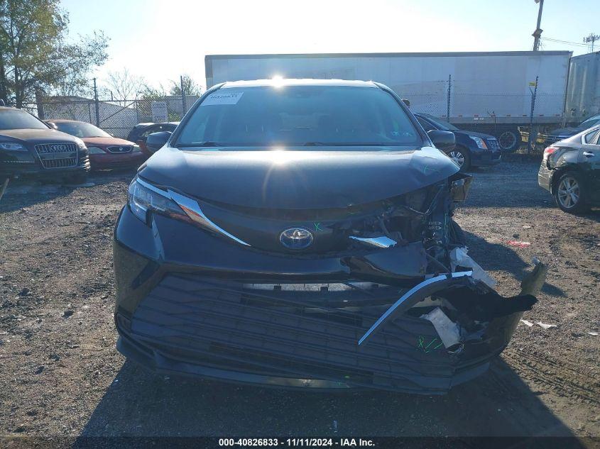 TOYOTA SIENNA LE 2021