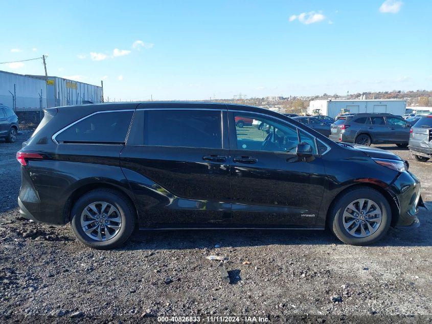 TOYOTA SIENNA LE 2021