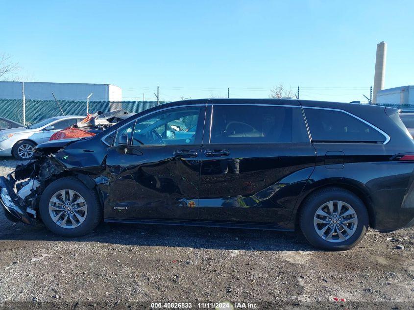 TOYOTA SIENNA LE 2021