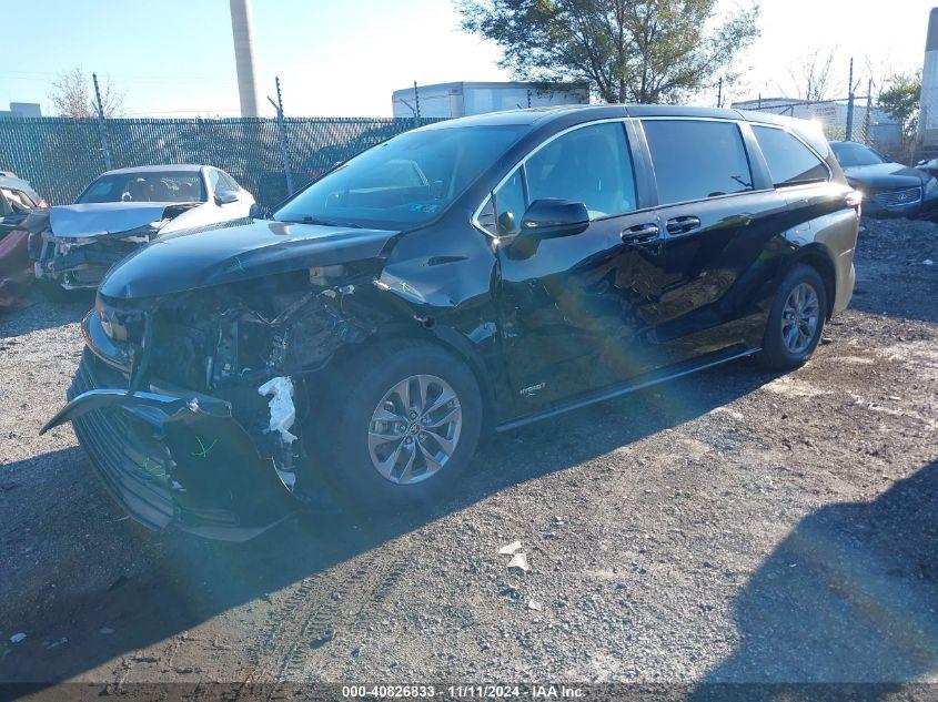 TOYOTA SIENNA LE 2021