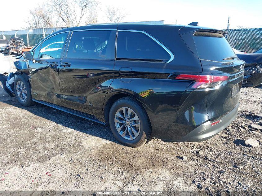 TOYOTA SIENNA LE 2021