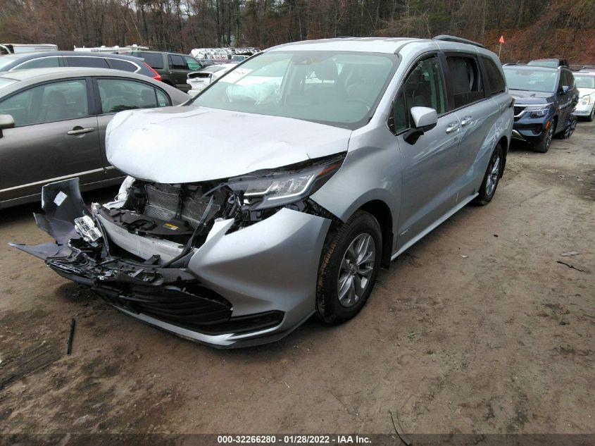 TOYOTA SIENNA LE 2021